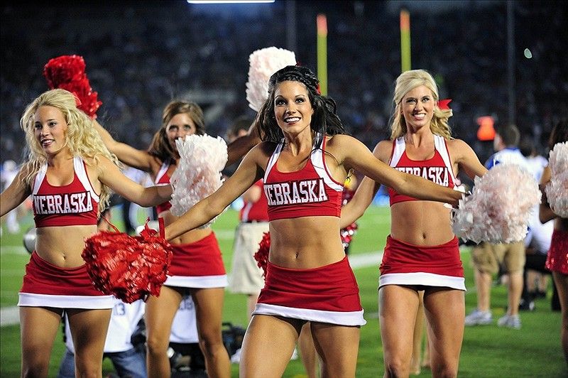 huskerscheerleaders4.jpg